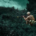 Мобілізований у маскуванні НАТО:  папороть на шоломі та бойовий макіяж на Interflex