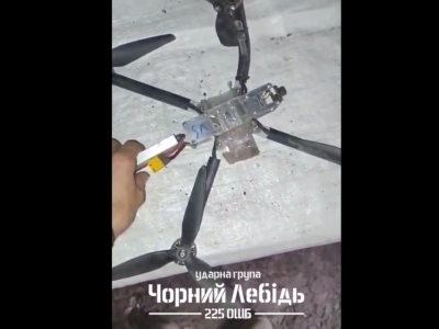 З лайна та палок — наші штурмовики провели «розпаковку» ворожого FPV-дрона  
