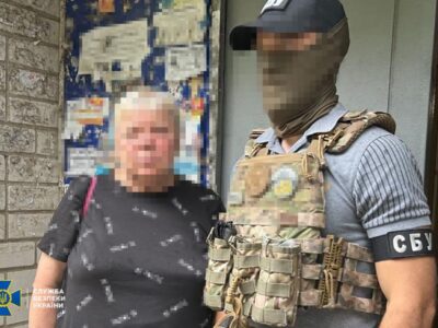 СБУ затримала колаборантку, яка агітувала херсонців голосувати на фейковому референдумі  