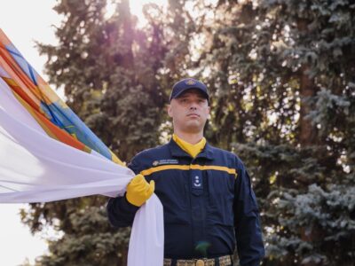 Ризикують собою, але допомагають іншим — Президент привітав рятувальників  