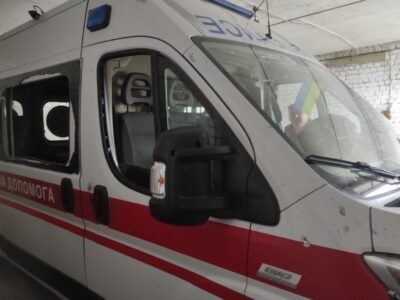 Зранку на Херсонщині під ворожий удар потрапила «швидка»: постраждали двоє чоловіків  