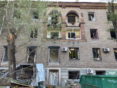 Наслідки щонайменше семи авіаударів по Запоріжжю: понівечене місто та понад 15 постраждалих  