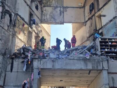 У Харкові зі зруйнованої багатоповерхівки деблокували тіло жінки  