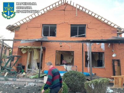 Внаслідок ворожої авіаатаки по Харкову постраждали чотири людини