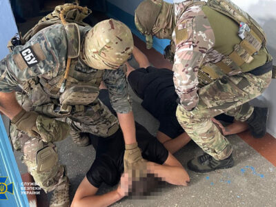 Колишні в’язні підпалювали службові автівки ЗСУ на замовлення рф: затримано кримінальне угруповання
