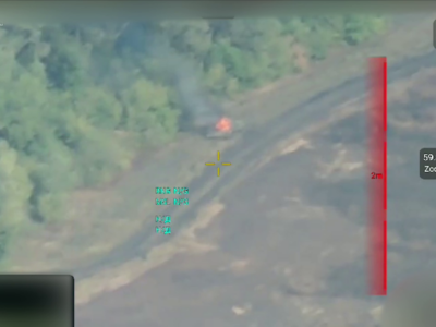 Танк стоїть, танк горить — влучне полювання наших дронарів на Луганщині  