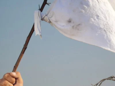 Білий колір — хіт сезону: 13 росіян ефектно здалися в полон  