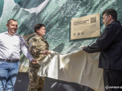 Головне управління розвідки відтепер є й у мистецтві: в Києві відкрили стінопис «Мудрий панує над зірками»  