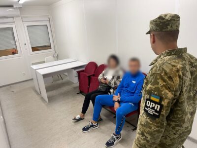 Була тещею, а стала дружиною: несподіване кохання «молодят» на кордоні  