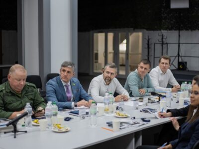 Посадовці Міноборони провели зустріч з делегацією Інституту вивчення війни  