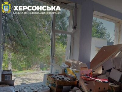 Війська рф поцілили в гуманітарний штаб в Херсоні  