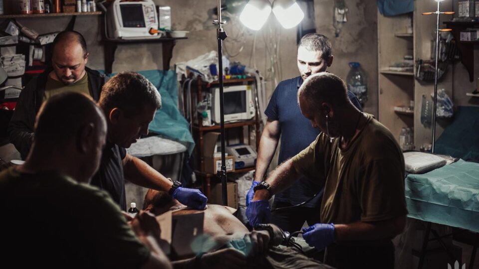 Президент відзначив героїзм бойових медиків на передовій  