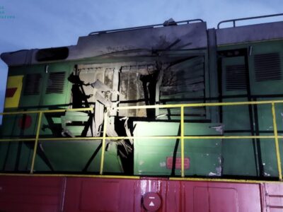 Ворог атакував безпілотником локомотив поїзда на Сумщині  