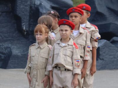 Замість університету — армія рф: окупанти тиснуть на молодь у Лисичанську  