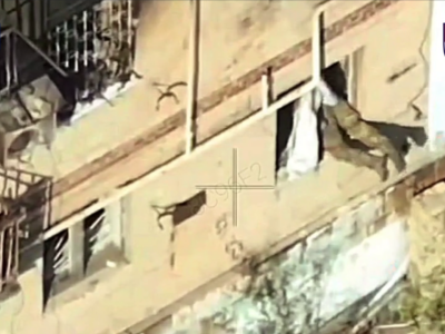 Вікно можливостей — наш дрон створив окупанту, який застряг у вікні, реактивну тягу  