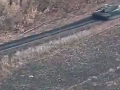 Leopard вбиває — німецький танк впритул розстріляв колону росіян  