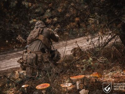 Жорстокі бої на фронті: ЗСУ стримують ворожий натиск на багатьох напрямках  