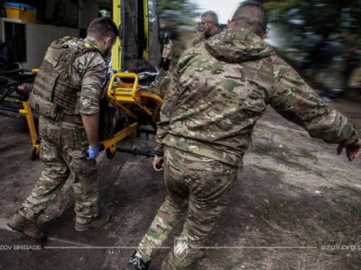 Людяність у найважчих умовах: Президент про роботу українських медиків на фронті  