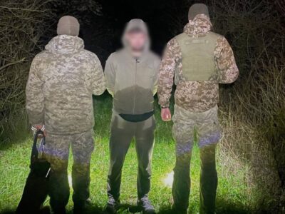 Тікав від армії і застрягнув у болоті — на Закарпатті ухилянт попросив його врятувати  