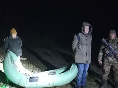 За $20 тис. купили маршрут, човен і одне на двох весло з фанери, але до кордону так і не допливли  