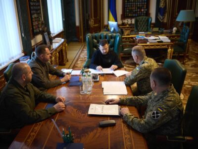 Президент заслухав доповіді про ситуацію на фронті  