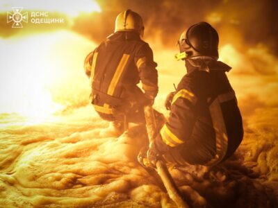 «Допомога буде попри всі обставини»: Президент відзначив героїв, які рятують наших людей  