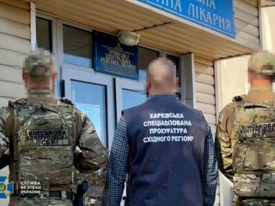 СБУ затримала посадовців, які торгували «білетами в тил» для ухилянтів  