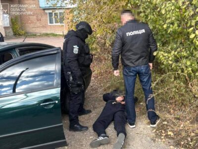 У Бердичеві двоє чоловіків «вибивали» неіснуючий борг з дружини військового  