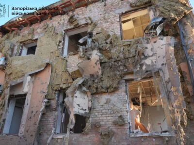 Наслідки російського удару по Запоріжжю: загиблий і 10 поранених, значні руйнування  