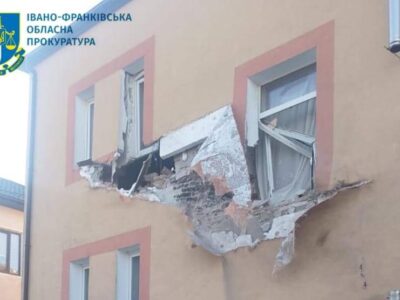 Наслідки ракетного удару по Івано-Франківську: пошкоджено понад 30 будинків  