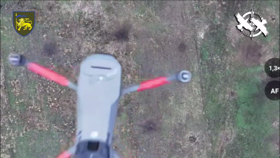 Атака згори — наш дрон протаранив російський «мавік»  