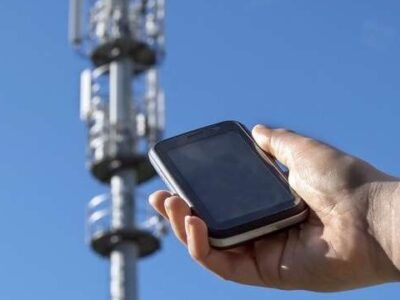 Таксофони на вулицях: окупанти повертають Луганщину в епоху без мобільного зв’язку  