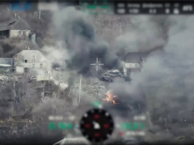 Bradley зносить дах БТРам — нові кадри важких боїв на Курщині  