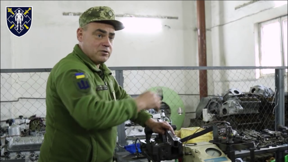 Король Bradley — механік Тарас одним з перших опанував двигун американського БМП  