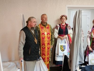 Арттерапія на фронті: капелани й митці підтримали воїнів у шпиталі  