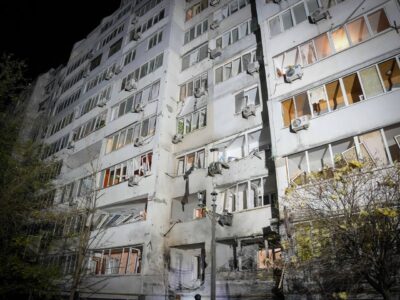Ворожі дрони в Одесі: пошкоджено будинки та автомобілі, є поранені  