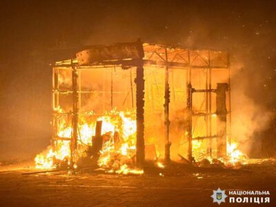 На Київщині чотирьох чоловіків зачепило уламками збитої ракети  