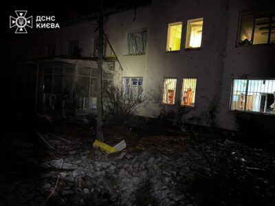 Наслідки влучання дрона в дитячу поліклініку в Києві: є руйнування та постраждалий  