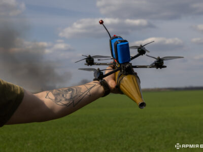 Яке жахливе самогубство: росіянин і під машиною ховався, і автоматом кидався, але від дрона не втік  