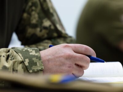 Олександр Сирський визначив завдання зі стабілізації ситуації на загрозливих напрямках  