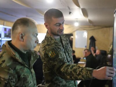 Головнокомандувач ЗСУ відвідав одну з найгарячіших точок фронту  