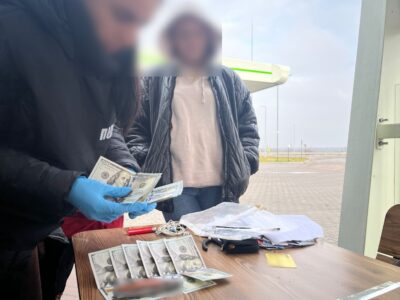«За гроші? Ні!»: львів’янка намагалася дати хабаря за незаконний виїзд за кордон  