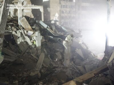 Рятувальники розбирають завали в Запоріжжі: під уламками можуть бути люди  