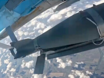 Удар щонайменше восьми КАБів по Золочеву: частина авіабомб влучила в житловий сектор  