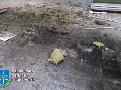 У Харкові російський безпілотник поцілив у ТЦ  