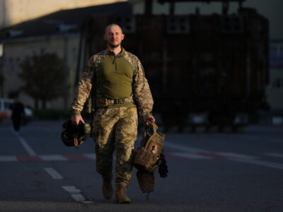 «Побачив, як перед очима пролітає постріл із РПГ-7 і влучає в діжку з пальним» — історія бійця «Художника»  