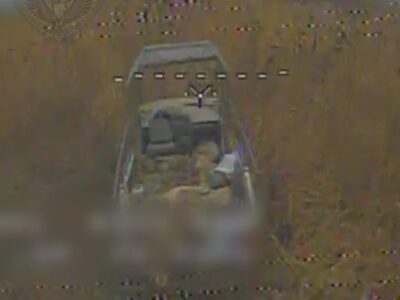 «Поки догорає багі на дорозі, готуємось до знищення наступного» — наші бійці нищать російську логістику  