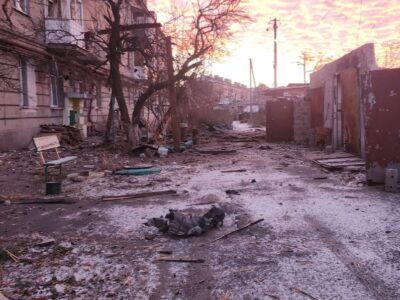 Ворожі обстріли Донеччини: зруйновані багатоповерхівки та газогін  