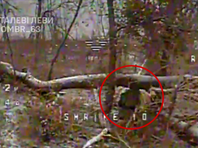 Окупант тягнув каністри з пальним, але його зустрів наш дрон  