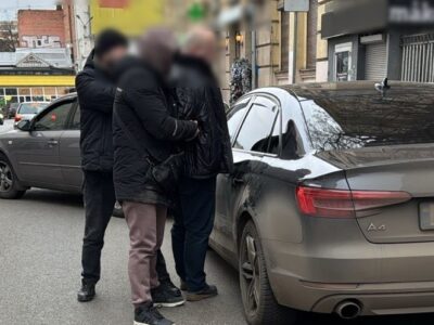 Харків’янин обіцяв за $10 тисяч зняття з військового обліку для виїзду за кордон — ДПСУ  